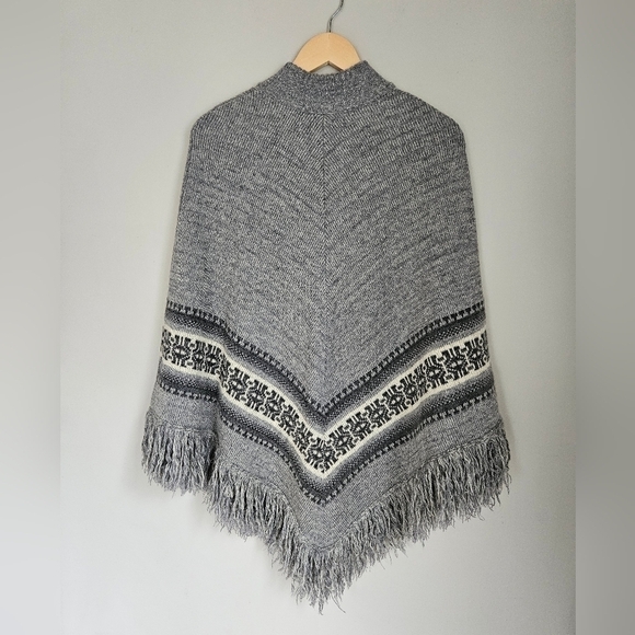 Vintage Wool Puncho by Lady Ann Knits Made  in Canada - Picture 4 of 9
